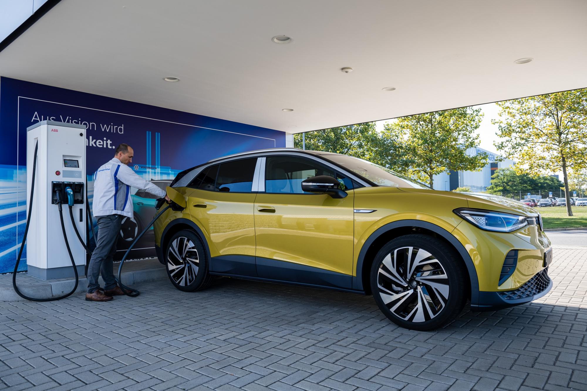 Вивчаємо феномен: чому в Україні різко побільшало електромобілів з Китаю